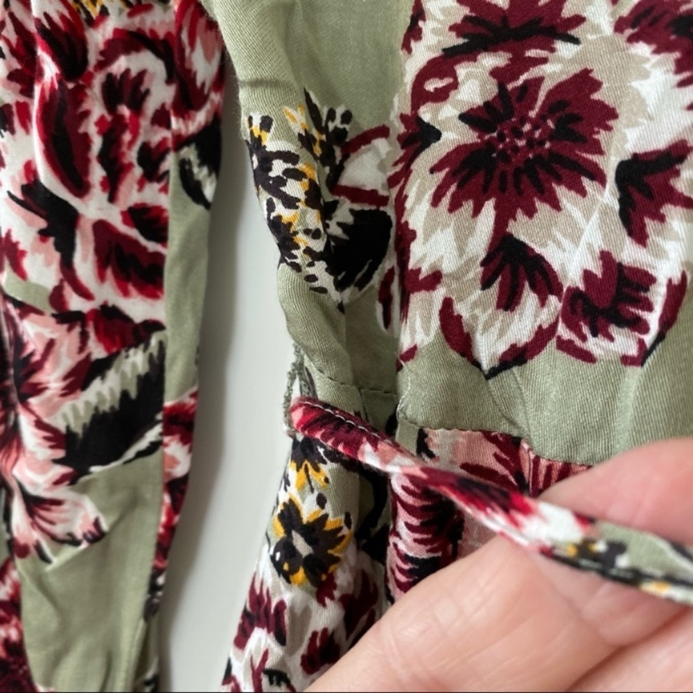 Minkpink Femme Flora Wrap dress in sage green - Picture 8 of 9